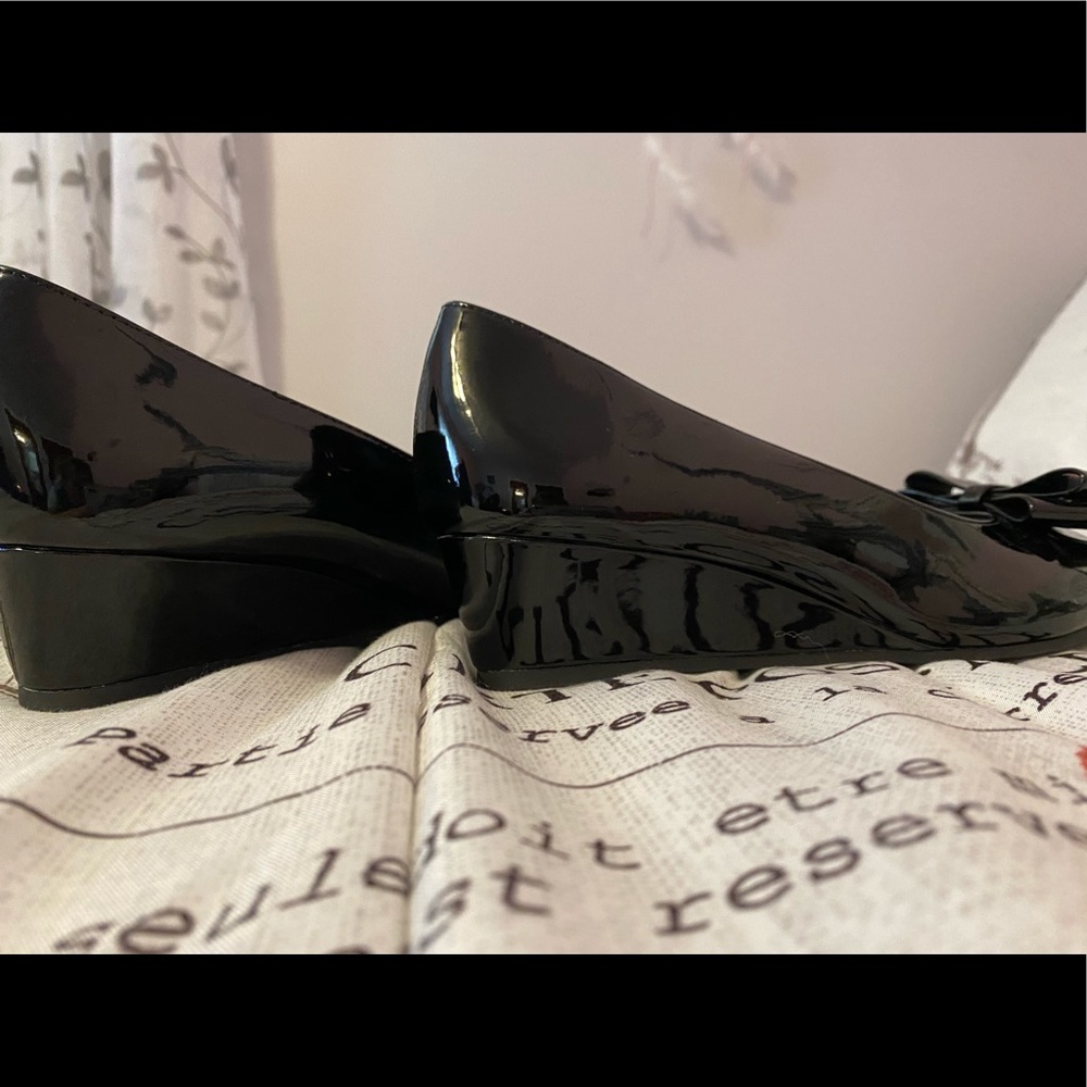 Heals they are all black